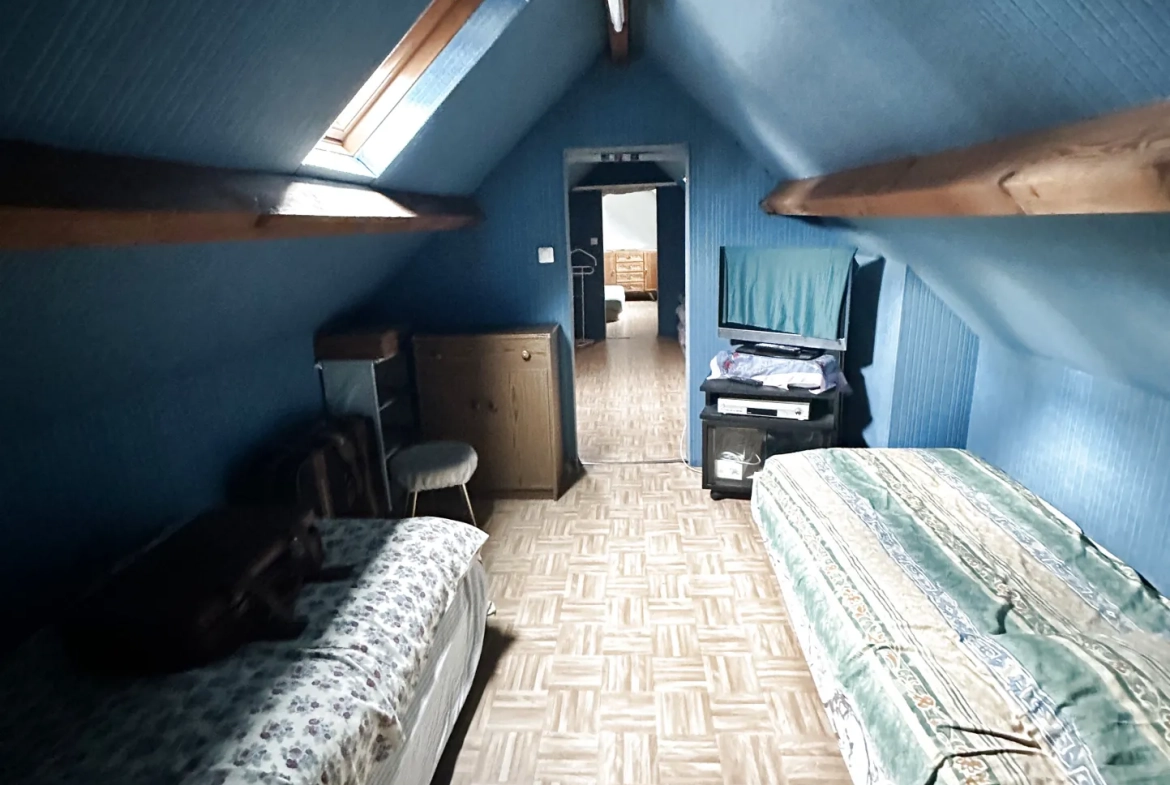 Maison ancienne à Sainte Savine proche Troyes avec 2 chambres et cave 