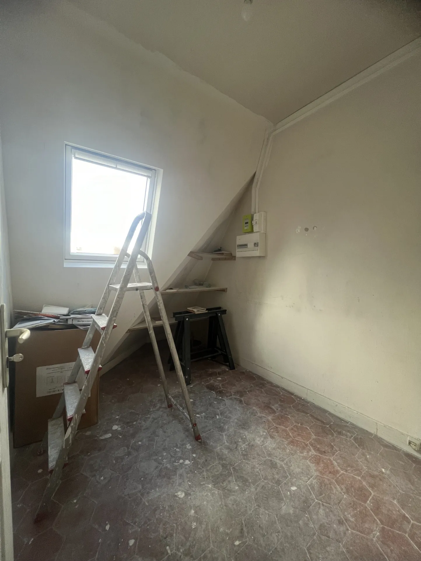 Charmante chambre de service à Paris 17, proche transports, idéal pied-à-terre ou bureau 