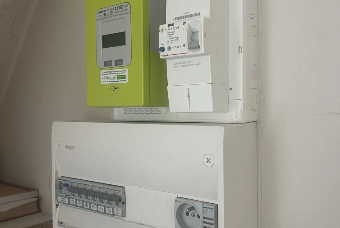 Charmante chambre de service à Paris 17, proche transports, idéal pied-à-terre ou bureau 