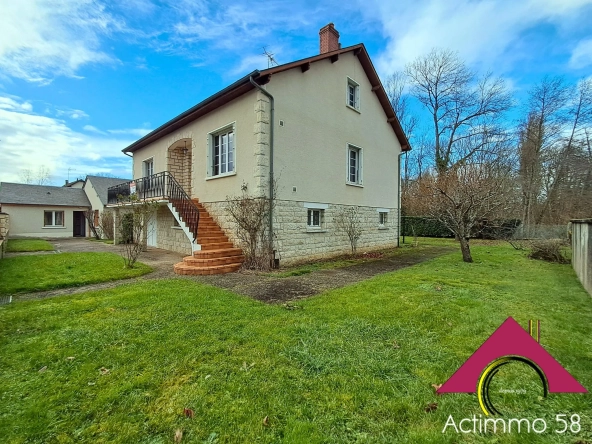 Ensemble immobilier de 180 m² avec studio indépendant près de Nevers