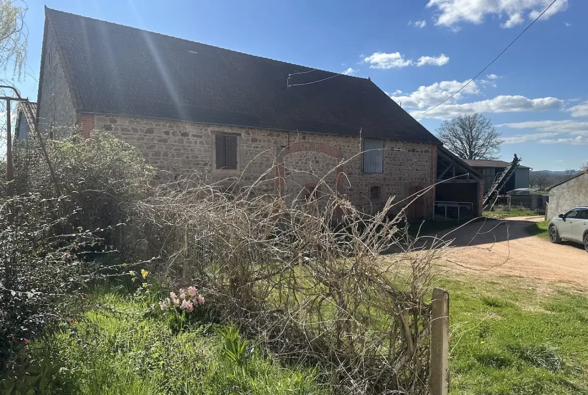 Corps de ferme rénové avec dépendances et 4 hectares à Urbise, Loire (42) 