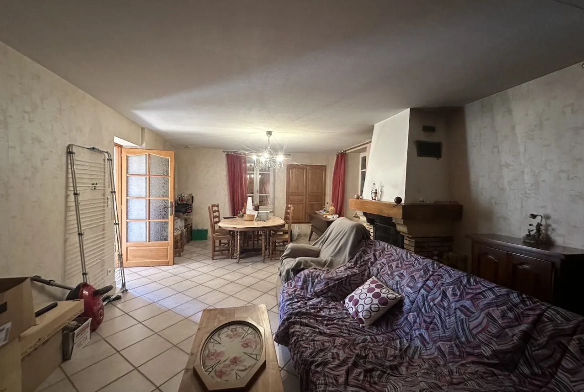 Corps de ferme rénové avec dépendances et 4 hectares à Urbise, Loire (42) 