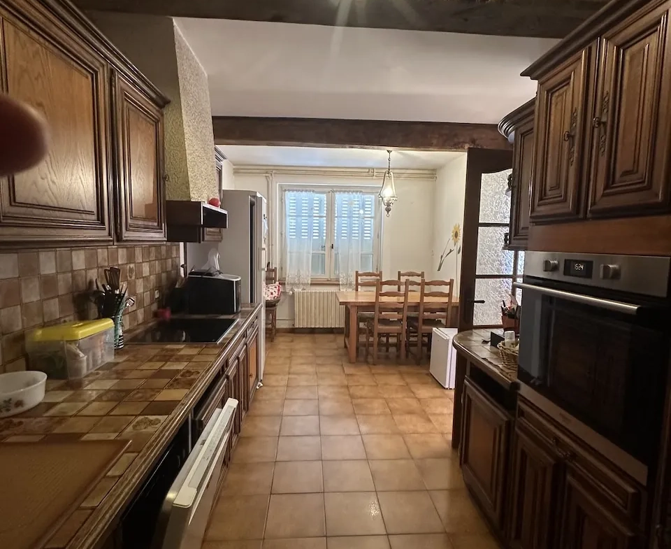 Corps de ferme rénové avec dépendances et 4 hectares à Urbise, Loire (42) 