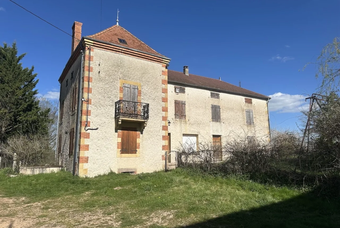 Corps de ferme rénové avec dépendances et 4 hectares à Urbise, Loire (42) 