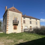 Corps de ferme rénové avec dépendances et 4 hectares à Urbise, Loire (42)