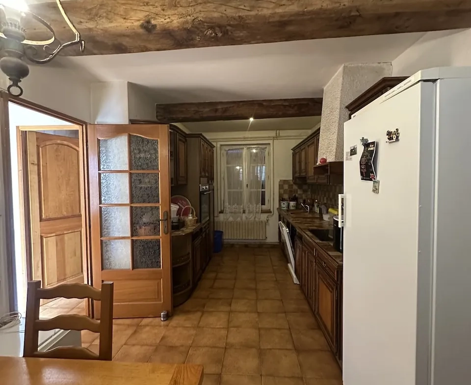 Corps de ferme rénové avec dépendances et 4 hectares à Urbise, Loire (42) 