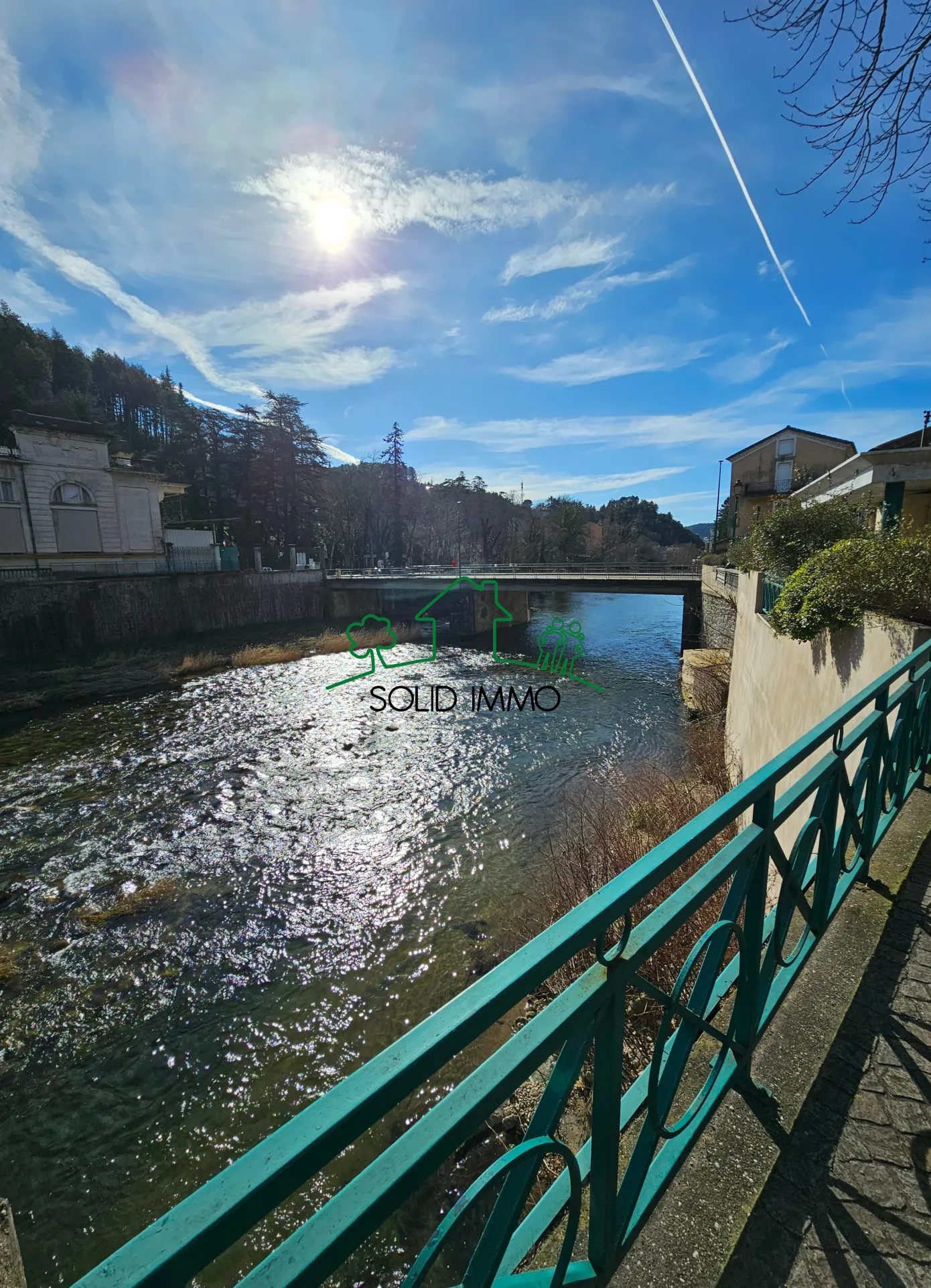Appartement T4 rénové avec vue rivière à Vals-les-Bains 