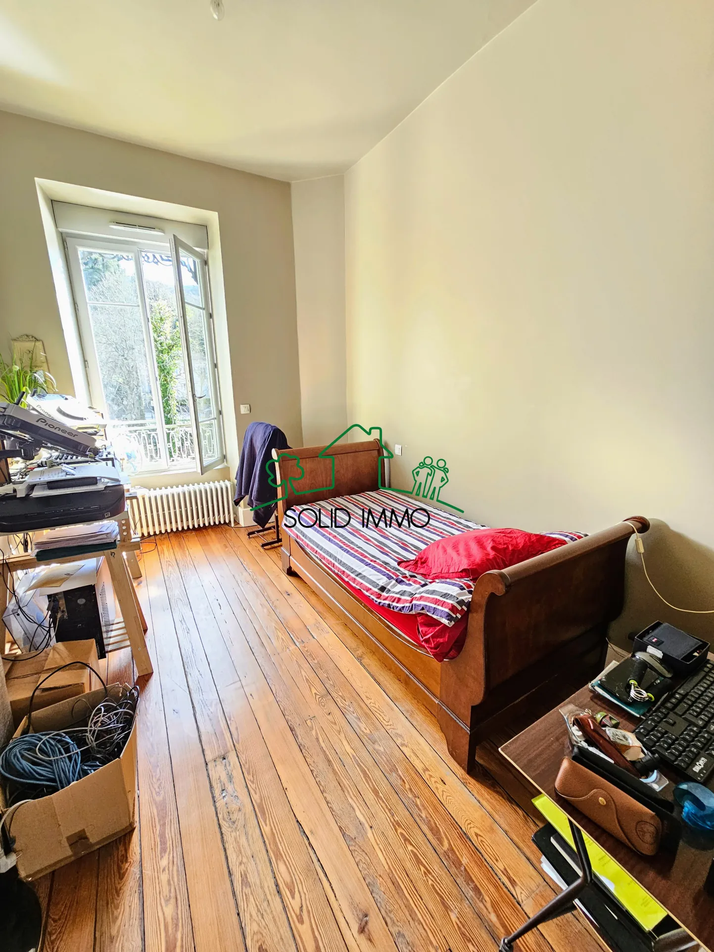 Appartement T4 rénové avec vue rivière à Vals-les-Bains 