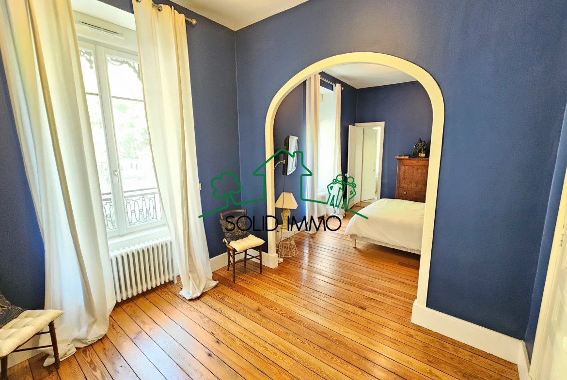 Appartement T4 rénové avec vue rivière à Vals-les-Bains 