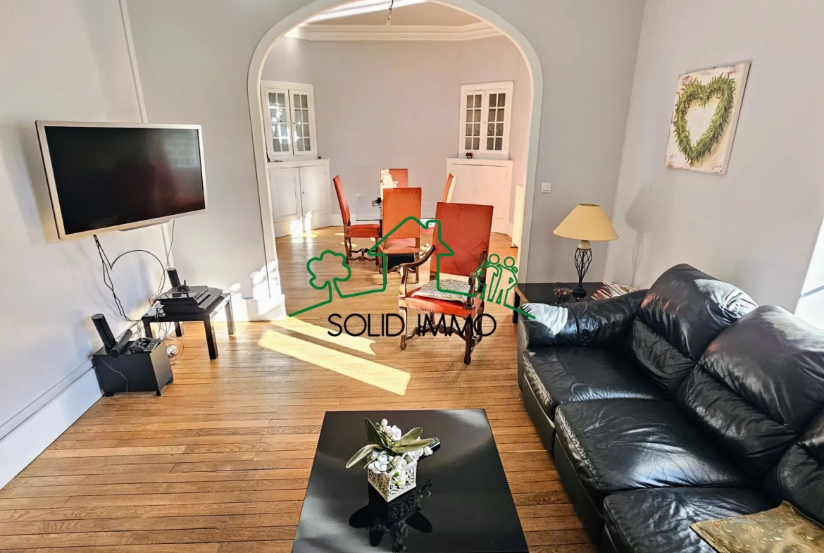 Appartement T4 rénové avec vue rivière à Vals-les-Bains 