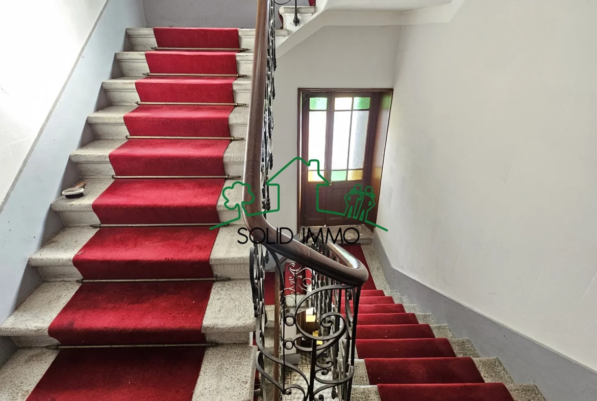 Appartement T4 rénové avec vue rivière à Vals-les-Bains 