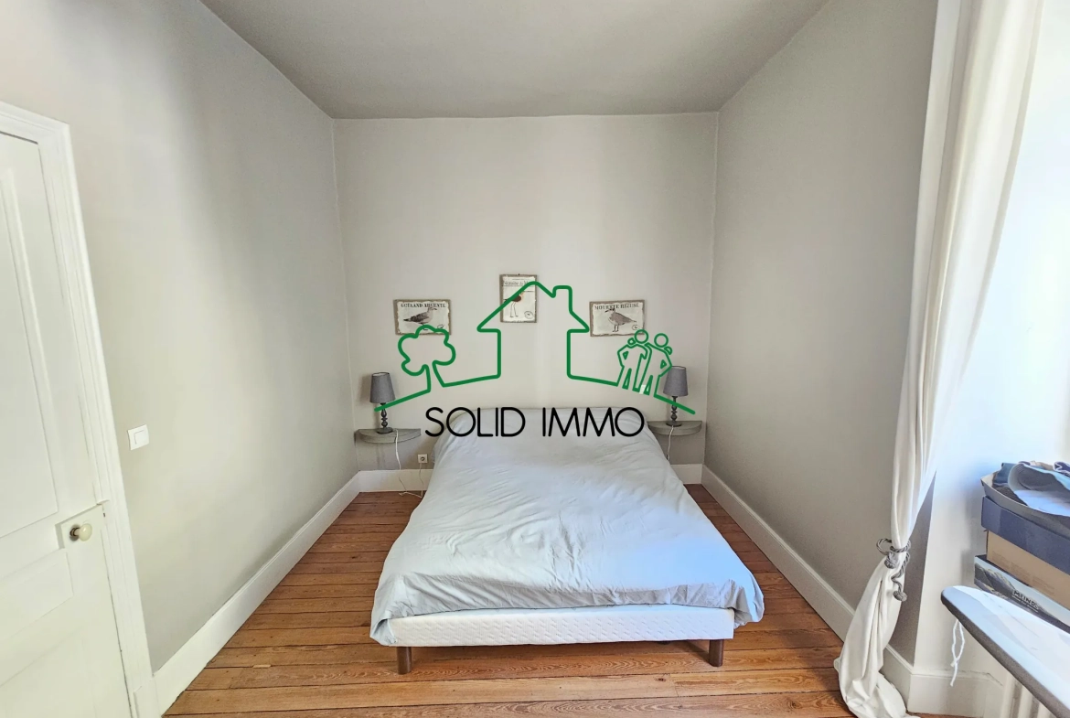 Appartement T4 rénové avec vue rivière à Vals-les-Bains 