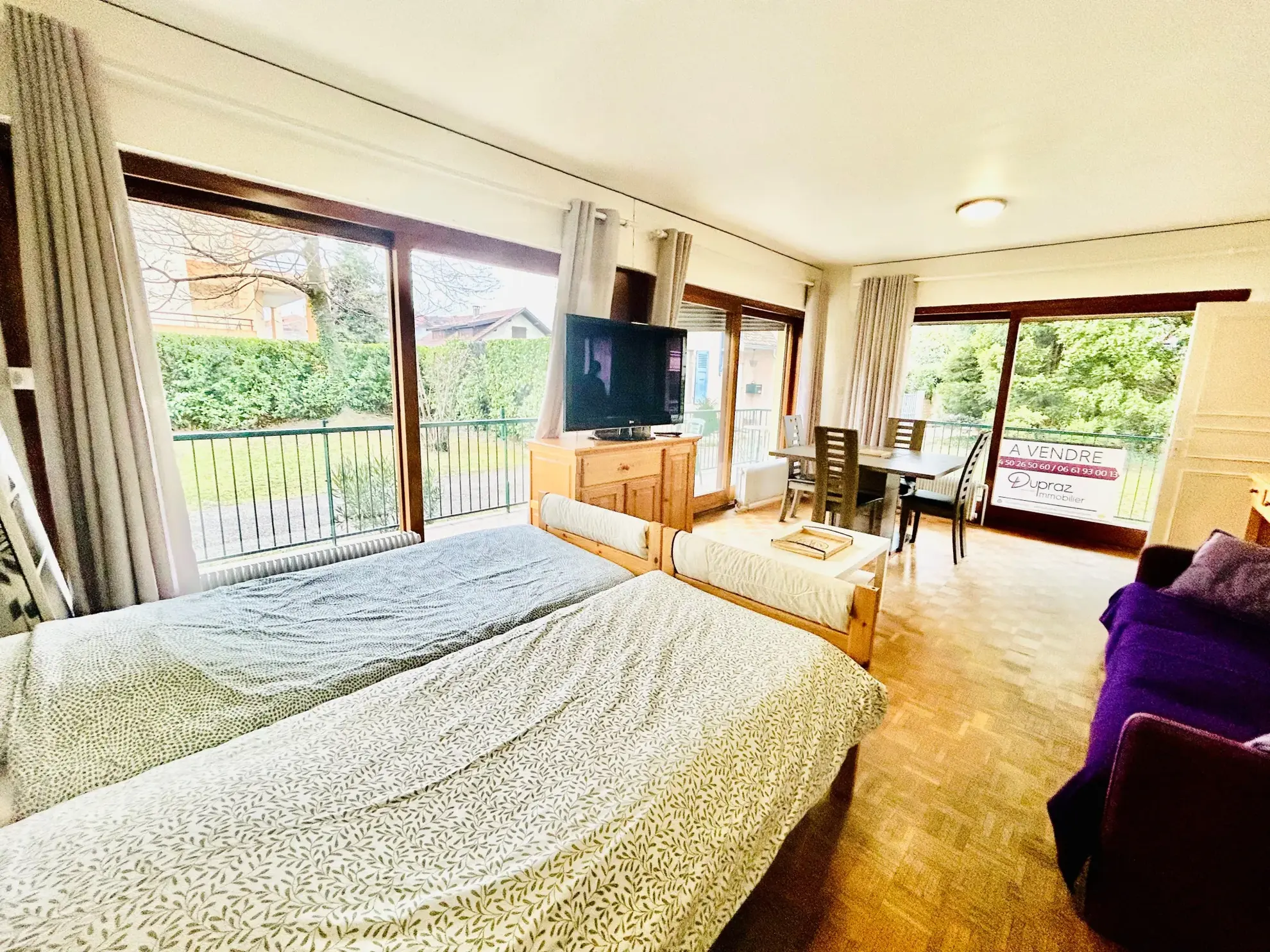 Appartement 2 pièces lumineux avec grand balcon en rez-de-jardin 