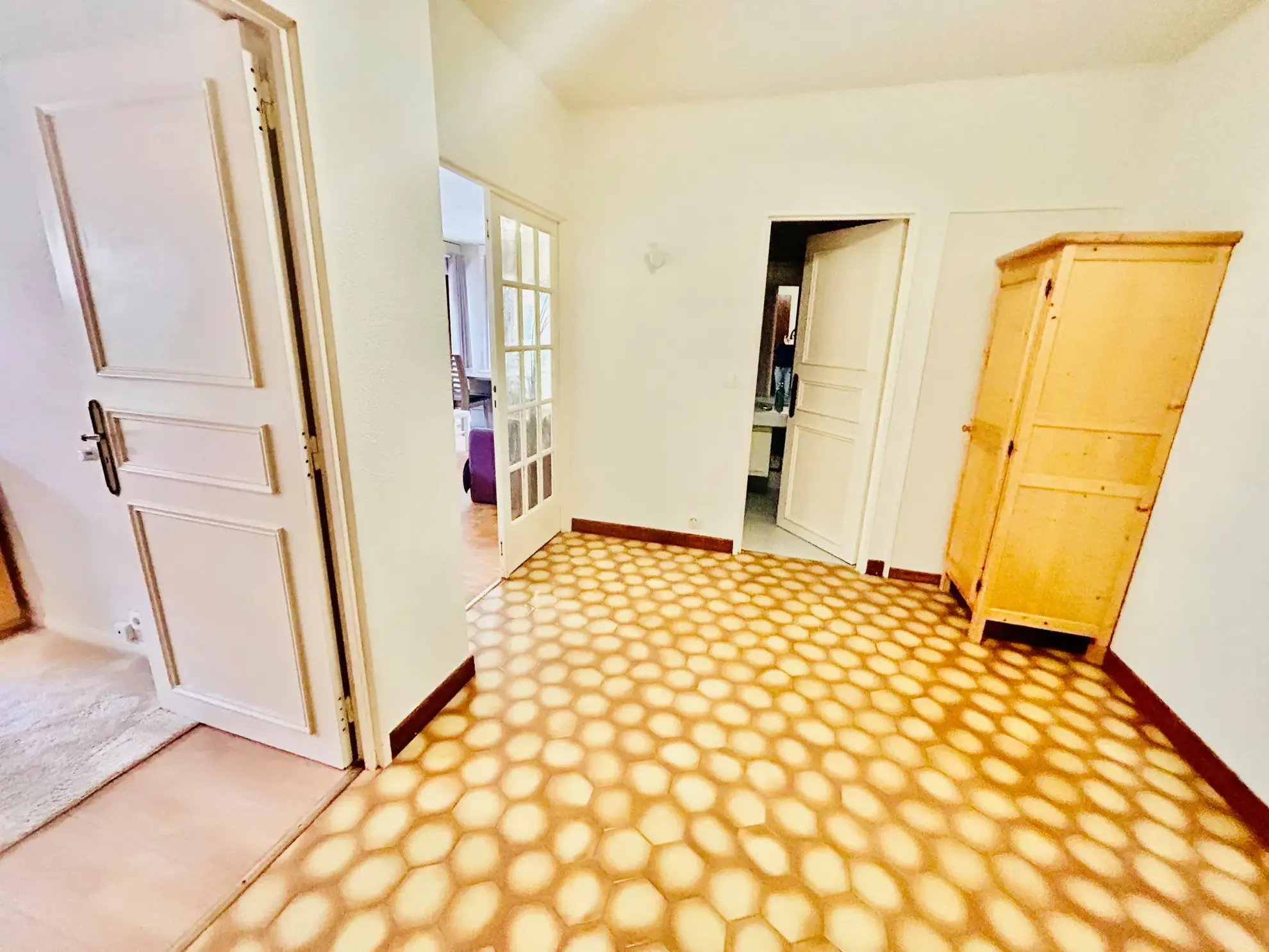 Appartement 2 pièces lumineux avec grand balcon en rez-de-jardin 