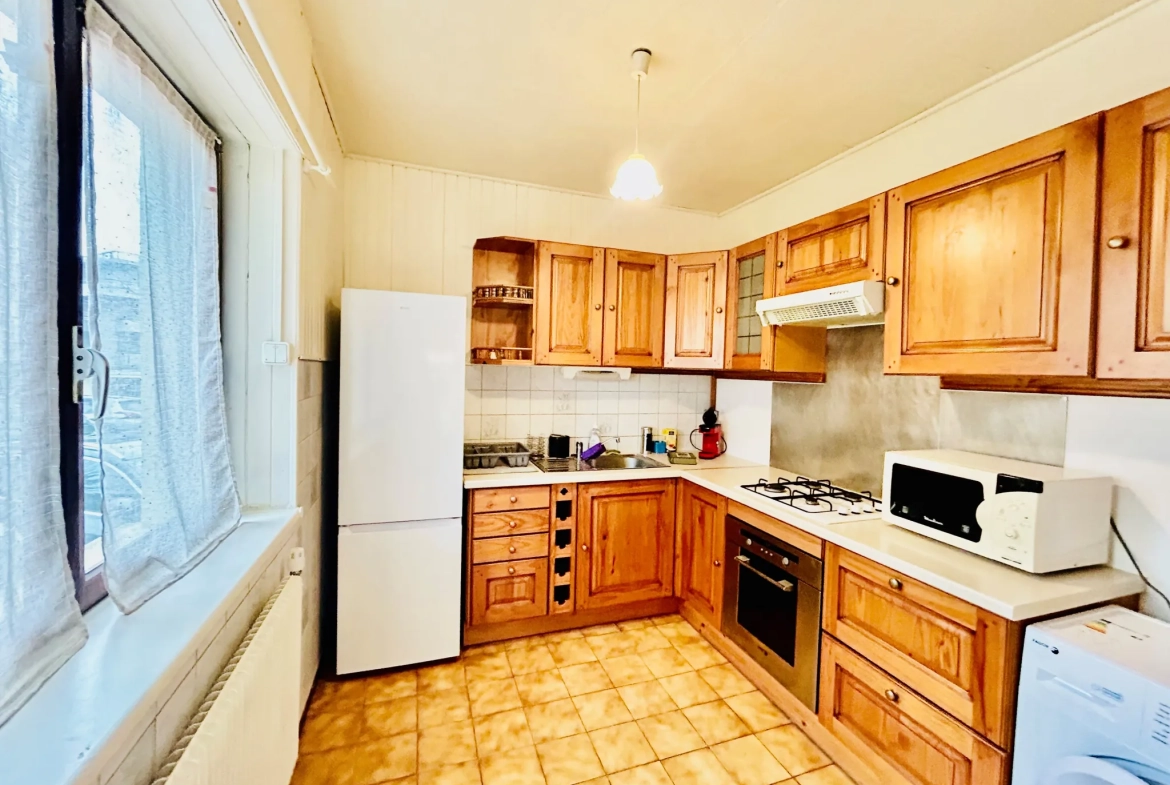 Appartement 2 pièces lumineux avec grand balcon en rez-de-jardin 