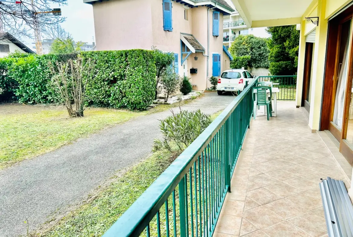 Appartement 2 pièces lumineux avec grand balcon en rez-de-jardin 