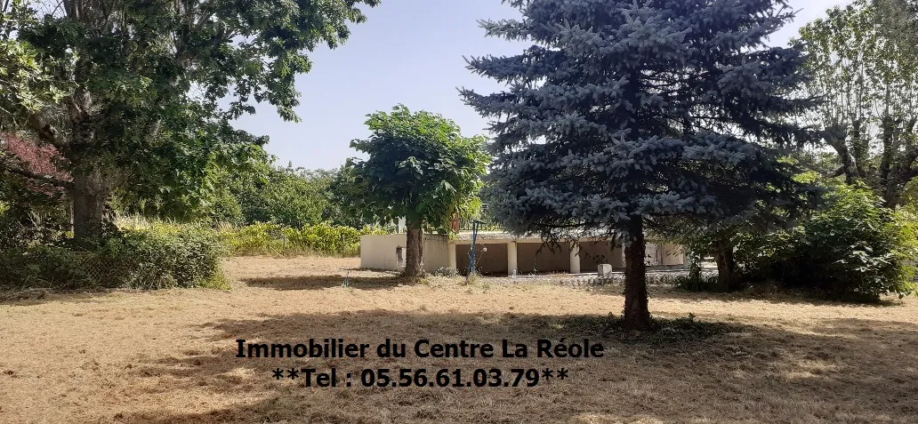 Terrain constructible de 1340 m² à La Réole avec maison à reconstruire 