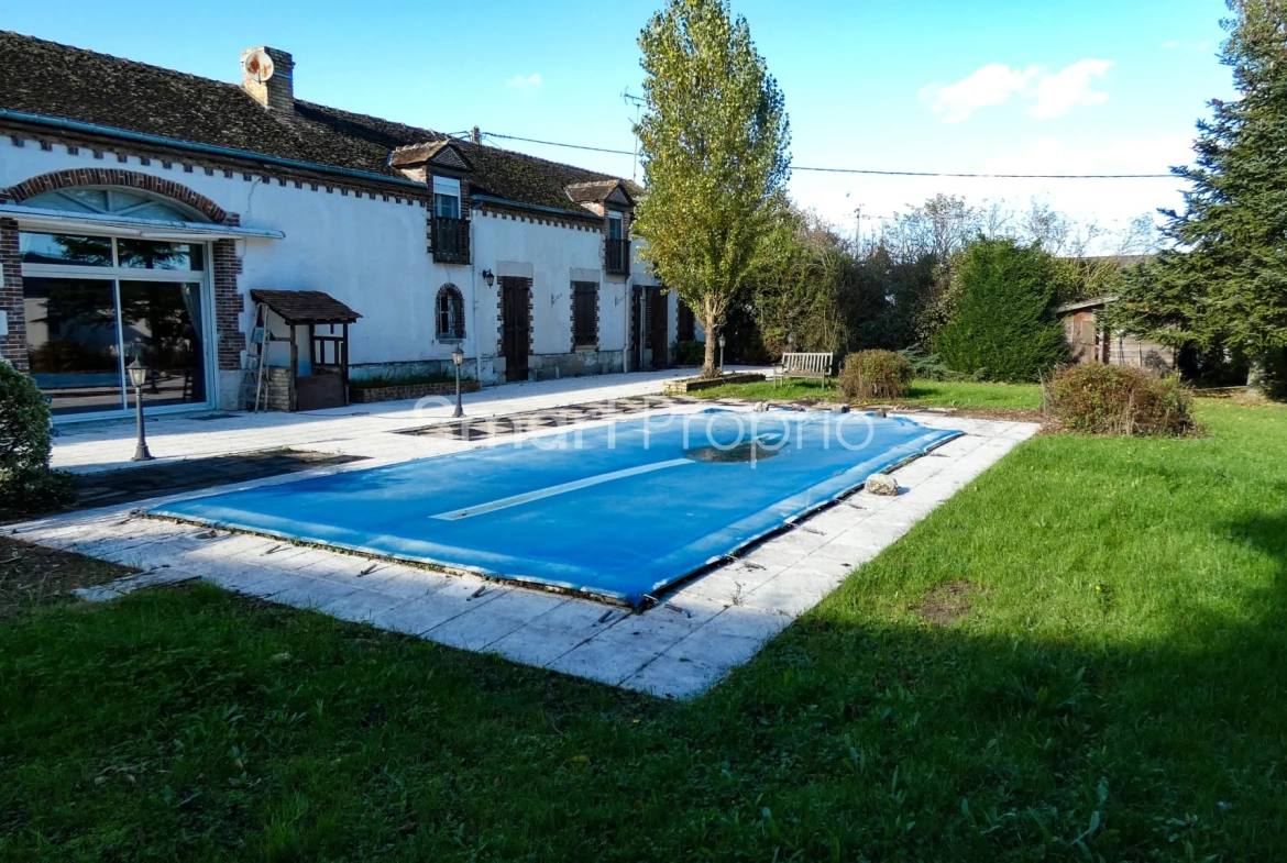 Longère à Pannes de 251 m² avec jardin, piscine et dépendances – Opportunité rare 