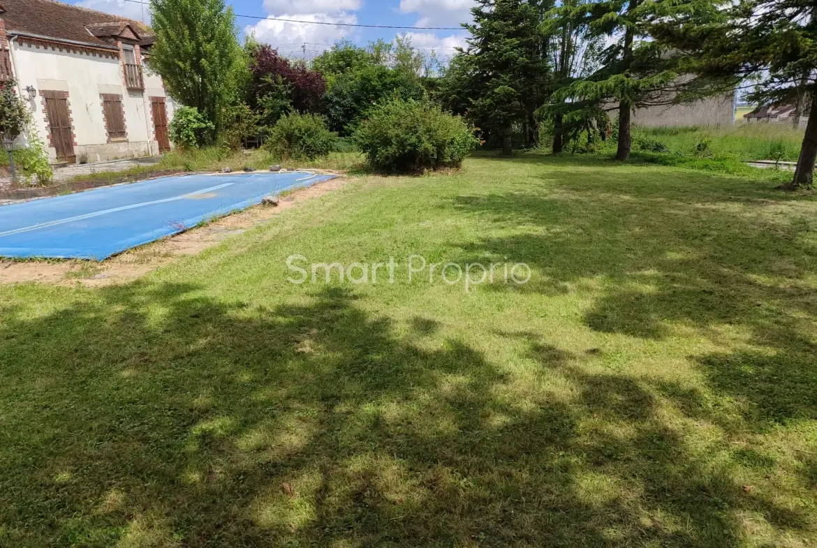 Longère à Pannes de 251 m² avec jardin, piscine et dépendances – Opportunité rare 