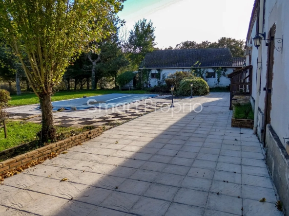 Longère à Pannes de 251 m² avec jardin, piscine et dépendances – Opportunité rare