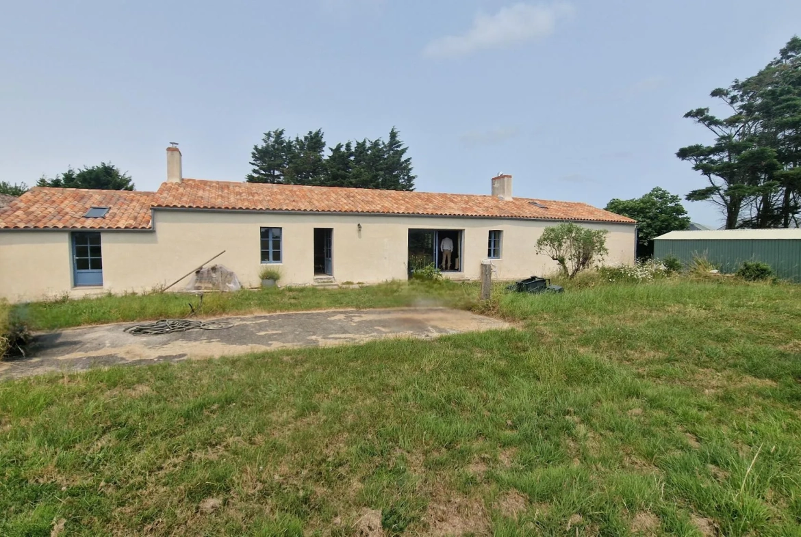 Longère en pierre de 150m2 à Bouin, potentiel d'aménagement, jardin de 1800m2, vente 289 000 EUR 