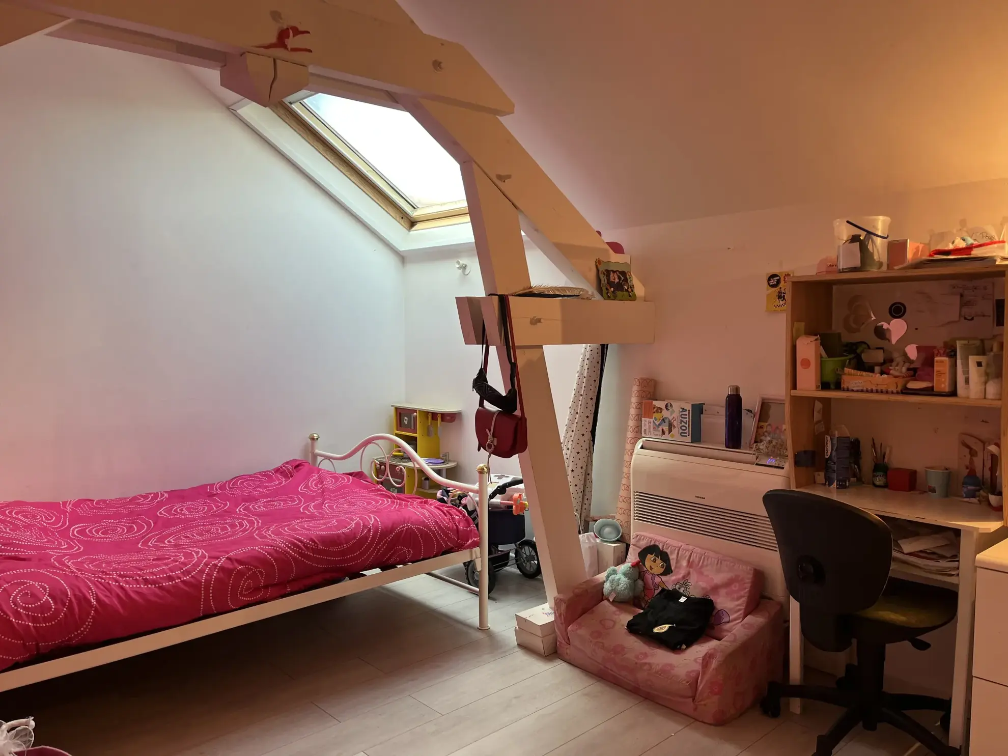 Maison familiale avec piscine, garage et panneaux photovoltaïques à Bazet 