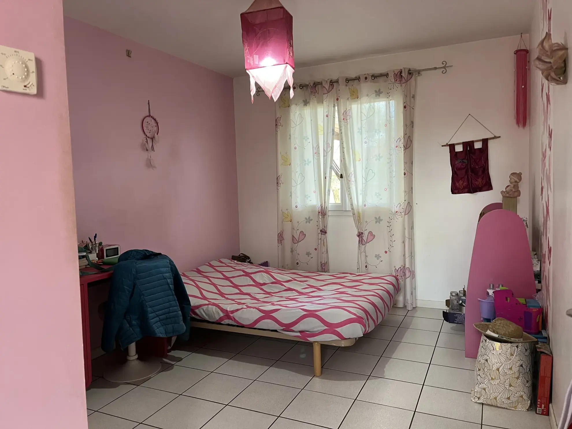 Maison familiale avec piscine, garage et panneaux photovoltaïques à Bazet 