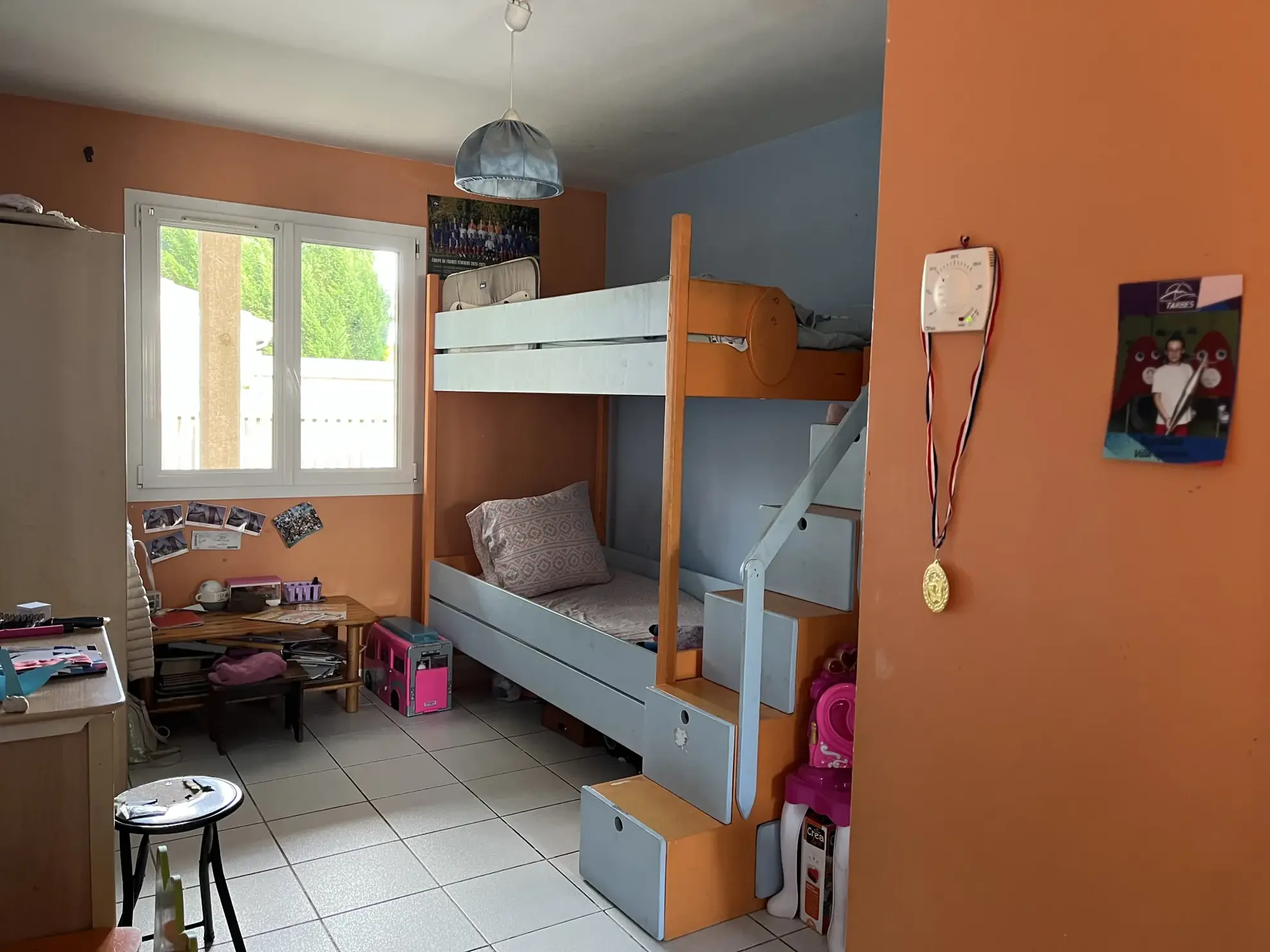 Maison familiale avec piscine, garage et panneaux photovoltaïques à Bazet 