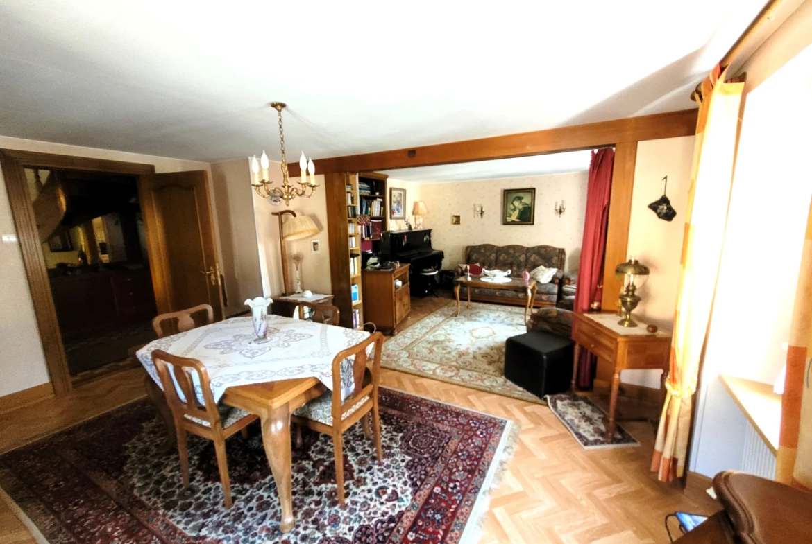 Grande maison familiale de 220 m² avec terrain de 14,67 ares et ruisseau à Soultzeren 
