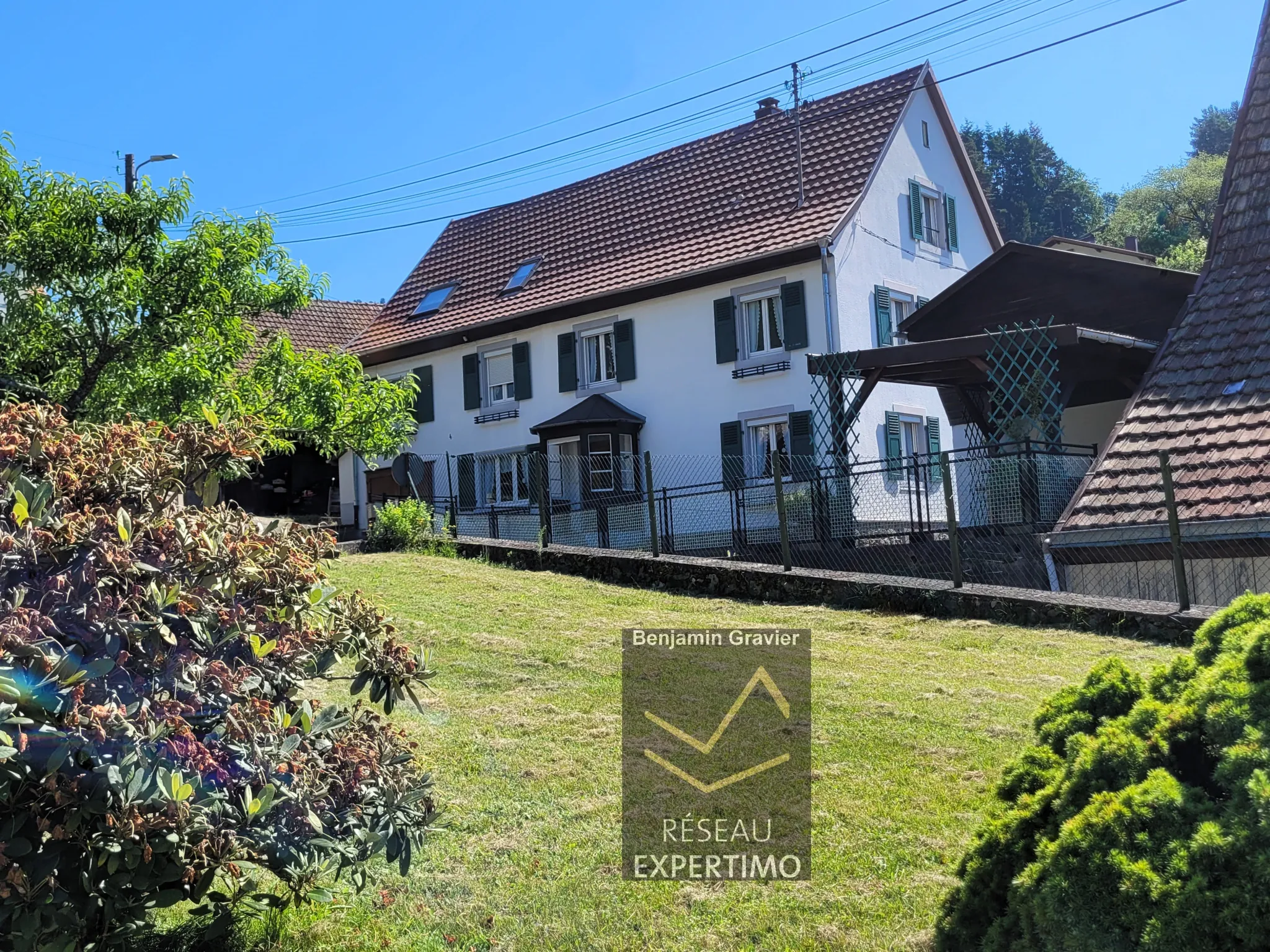 Grande maison familiale de 220 m² avec terrain de 14,67 ares et ruisseau à Soultzeren 