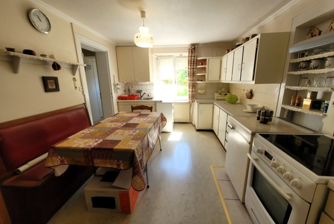 Grande maison familiale de 220 m² avec terrain de 14,67 ares et ruisseau à Soultzeren 