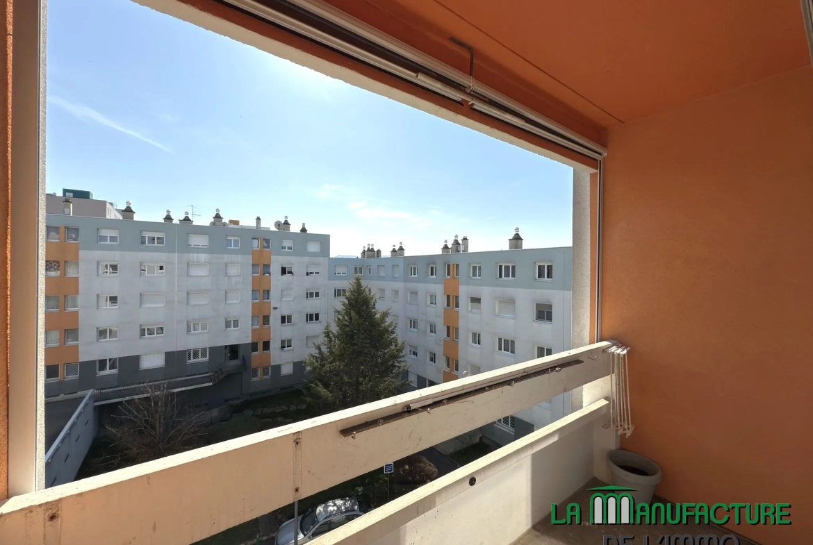 Appartement F4 rénové avec balcon, cave et garage à Montreynaud, Saint-Étienne 