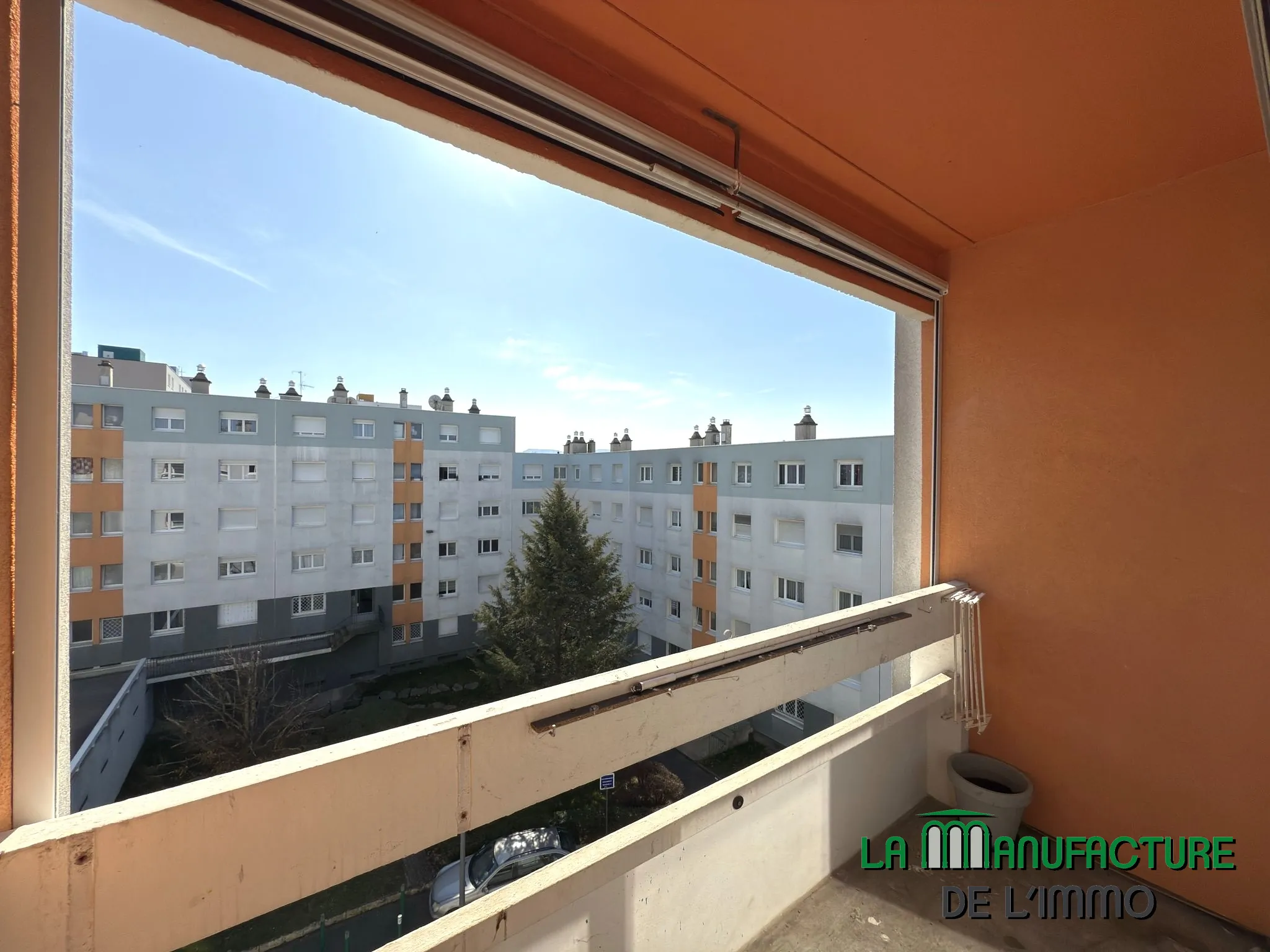 Appartement F4 rénové avec balcon, cave et garage à Montreynaud, Saint-Étienne 