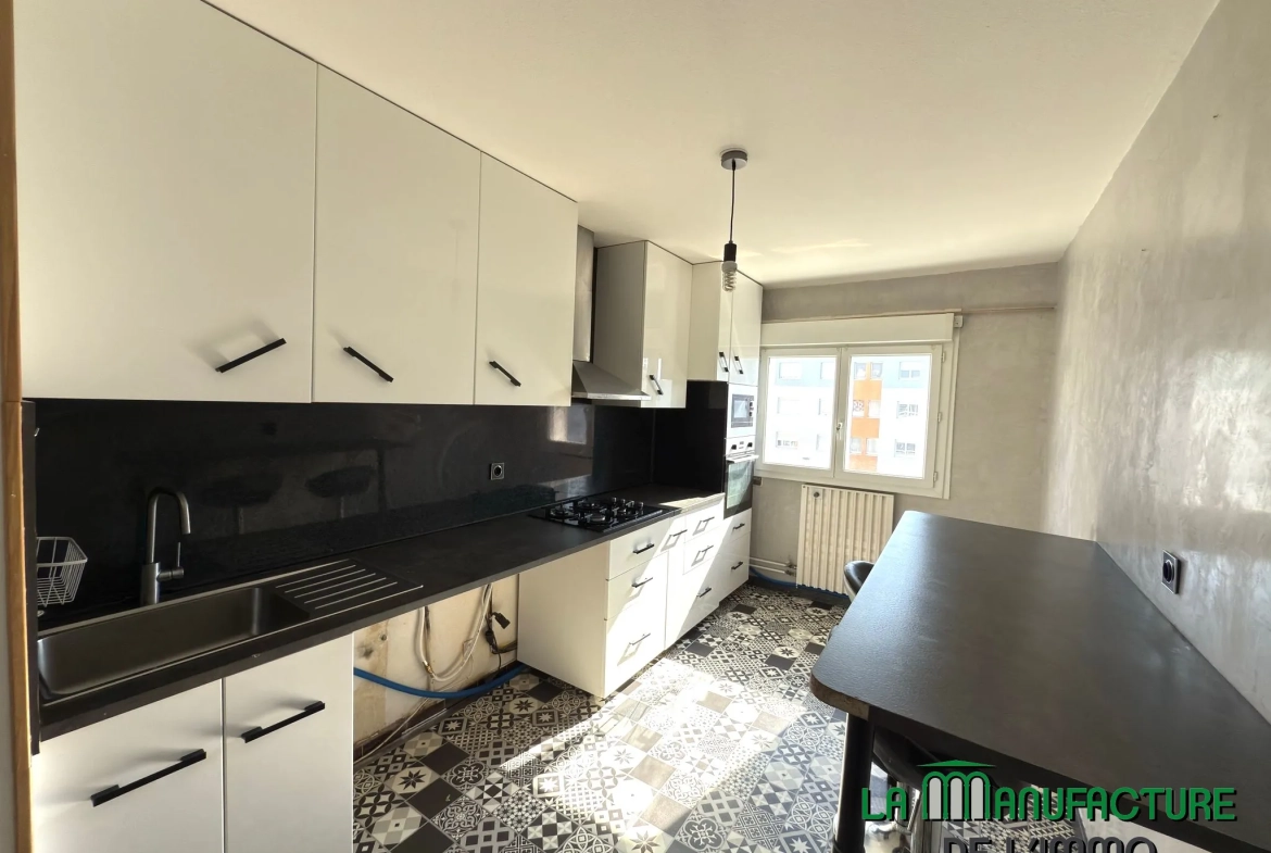 Appartement F4 rénové avec balcon, cave et garage à Montreynaud, Saint-Étienne 