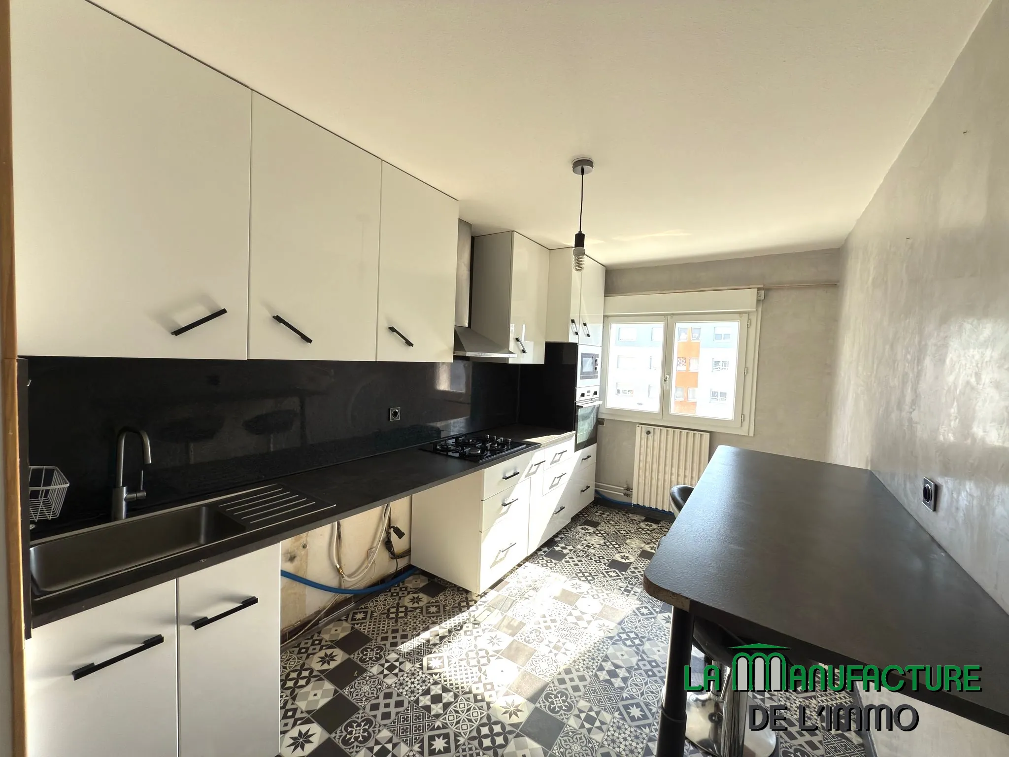 Appartement F4 rénové avec balcon, cave et garage à Montreynaud, Saint-Étienne 