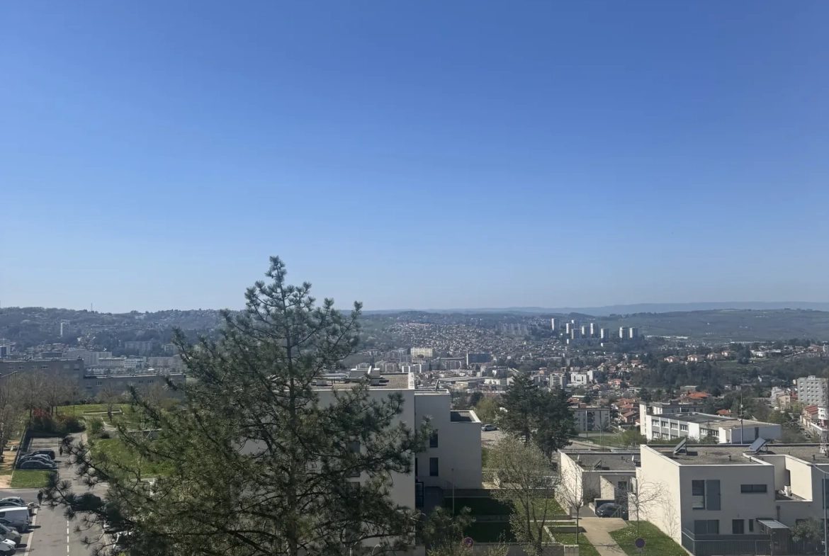 Appartement F4 rénové avec balcon, cave et garage à Montreynaud, Saint-Étienne 