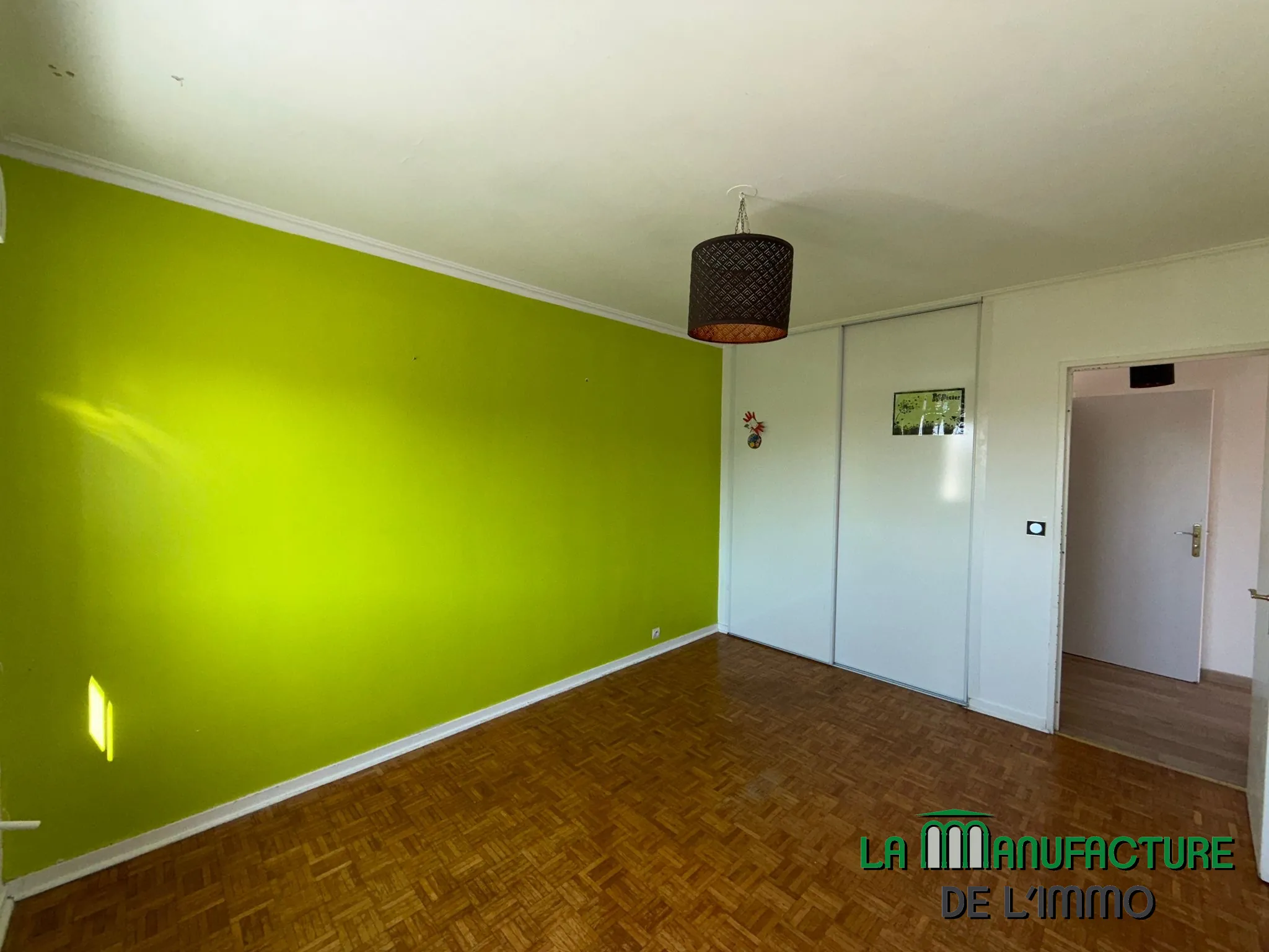Appartement F4 rénové avec balcon, cave et garage à Montreynaud, Saint-Étienne 