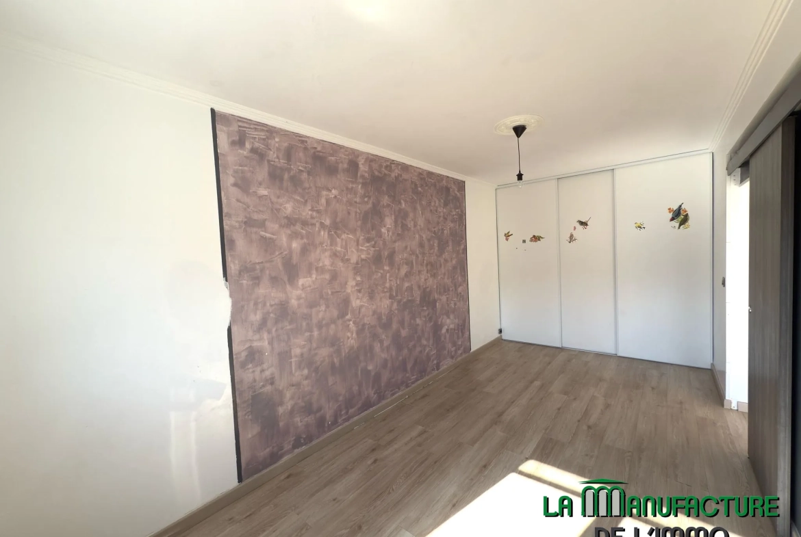 Appartement F4 rénové avec balcon, cave et garage à Montreynaud, Saint-Étienne 
