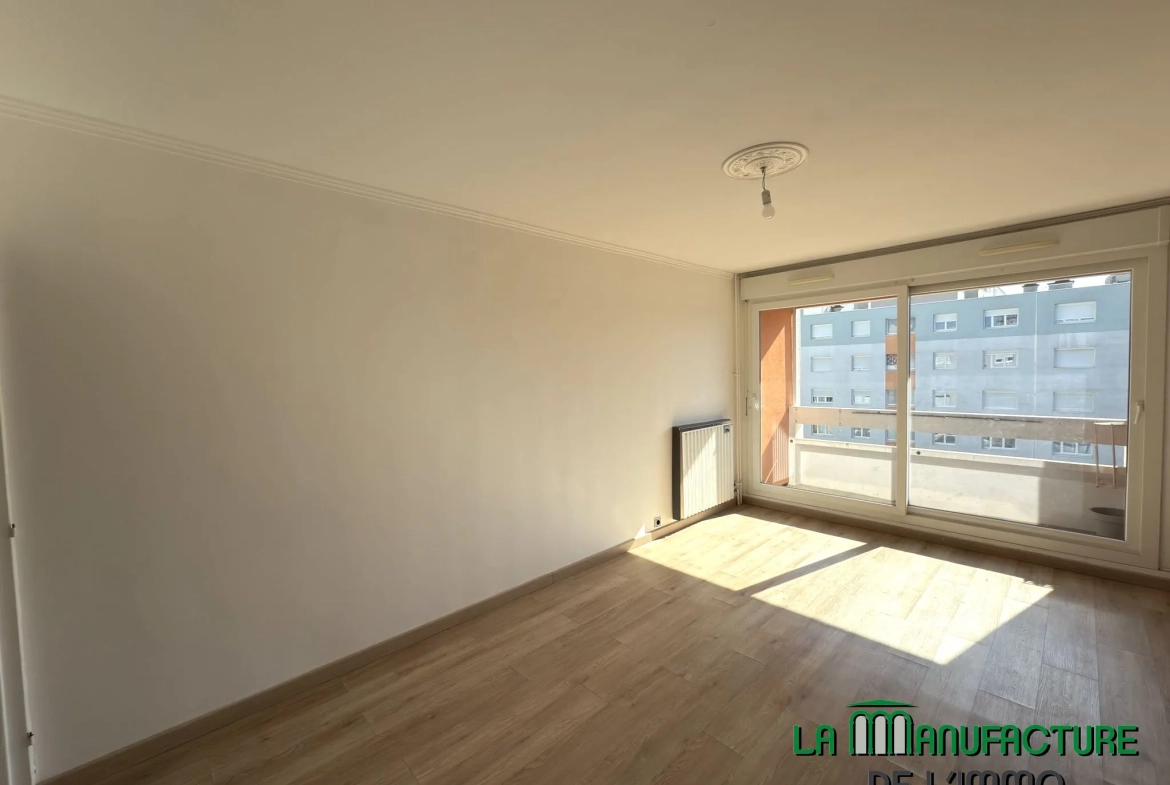 Appartement F4 rénové avec balcon, cave et garage à Montreynaud, Saint-Étienne 