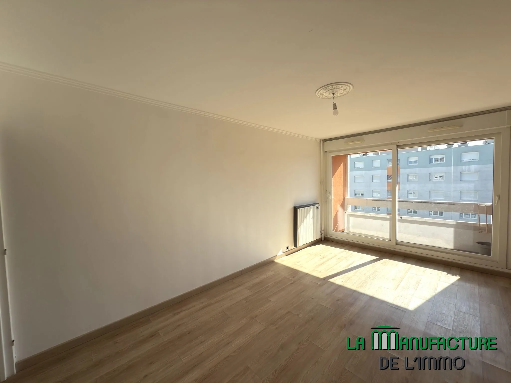 Appartement F4 rénové avec balcon, cave et garage à Montreynaud, Saint-Étienne 