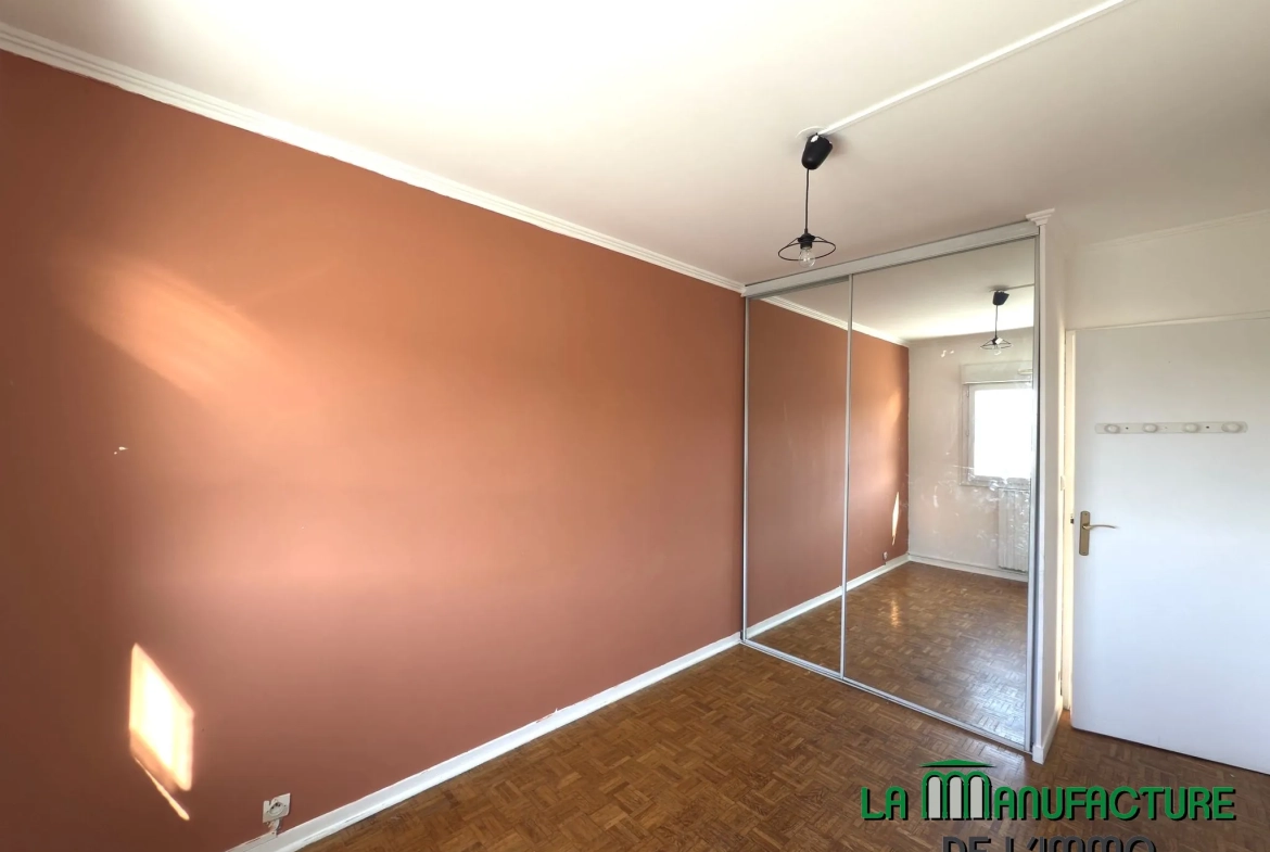 Appartement F4 rénové avec balcon, cave et garage à Montreynaud, Saint-Étienne 