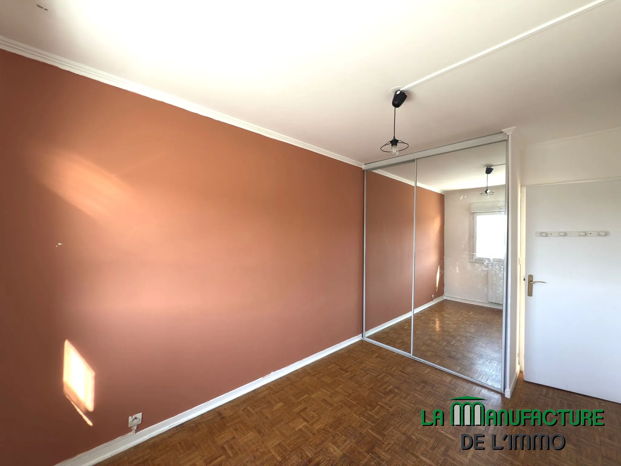 Appartement F4 rénové avec balcon, cave et garage à Montreynaud, Saint-Étienne 