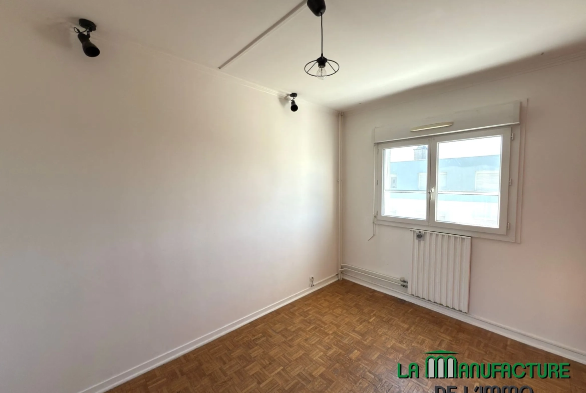 Appartement F4 rénové avec balcon, cave et garage à Montreynaud, Saint-Étienne 