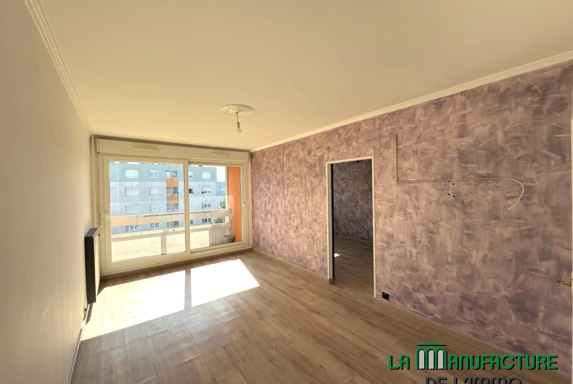 Appartement F4 rénové avec balcon, cave et garage à Montreynaud, Saint-Étienne 