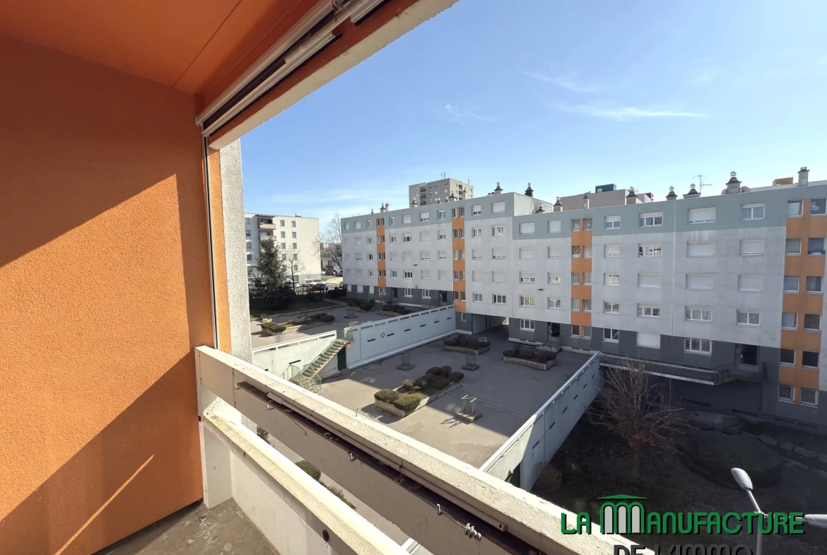 Appartement F4 rénové avec balcon, cave et garage à Montreynaud, Saint-Étienne 