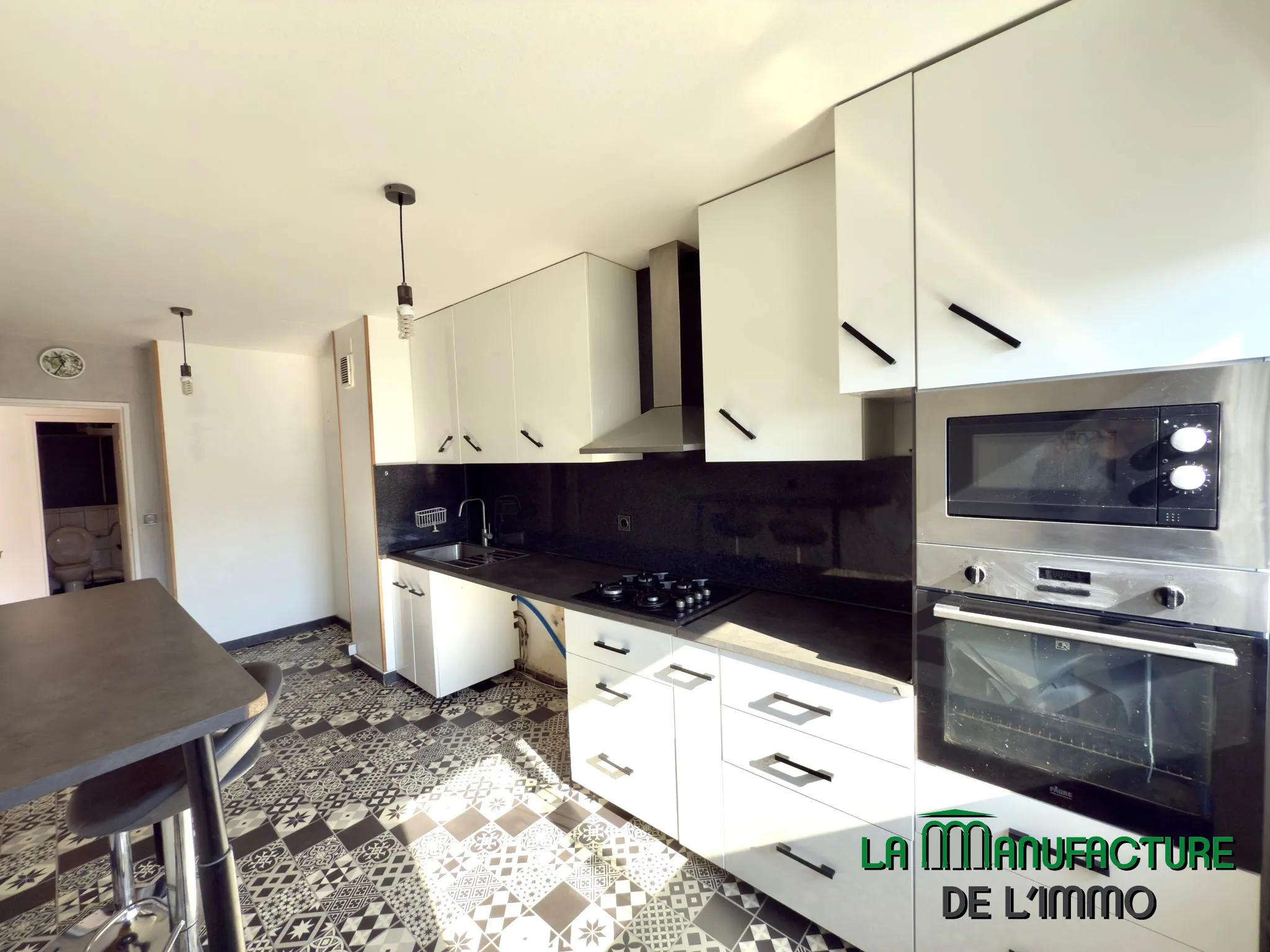 Appartement F4 rénové avec balcon, cave et garage à Montreynaud, Saint-Étienne 