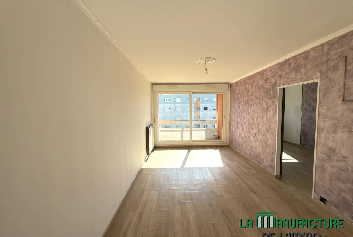 Appartement F4 rénové avec balcon, cave et garage à Montreynaud, Saint-Étienne 