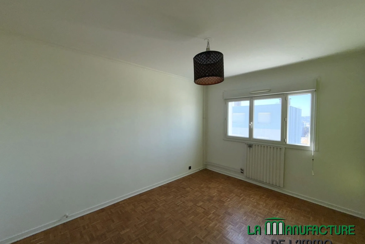Appartement F4 rénové avec balcon, cave et garage à Montreynaud, Saint-Étienne 