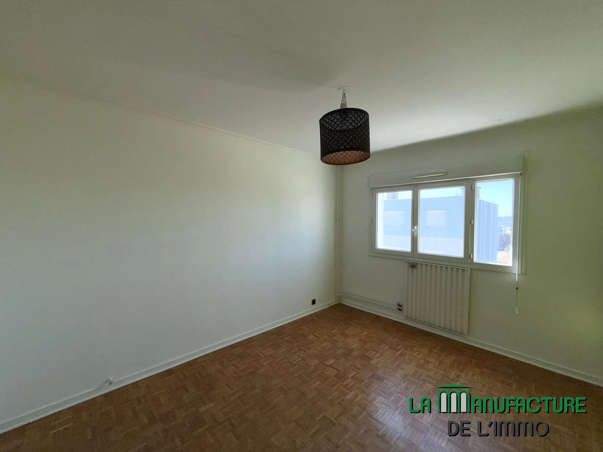 Appartement F4 rénové avec balcon, cave et garage à Montreynaud, Saint-Étienne 
