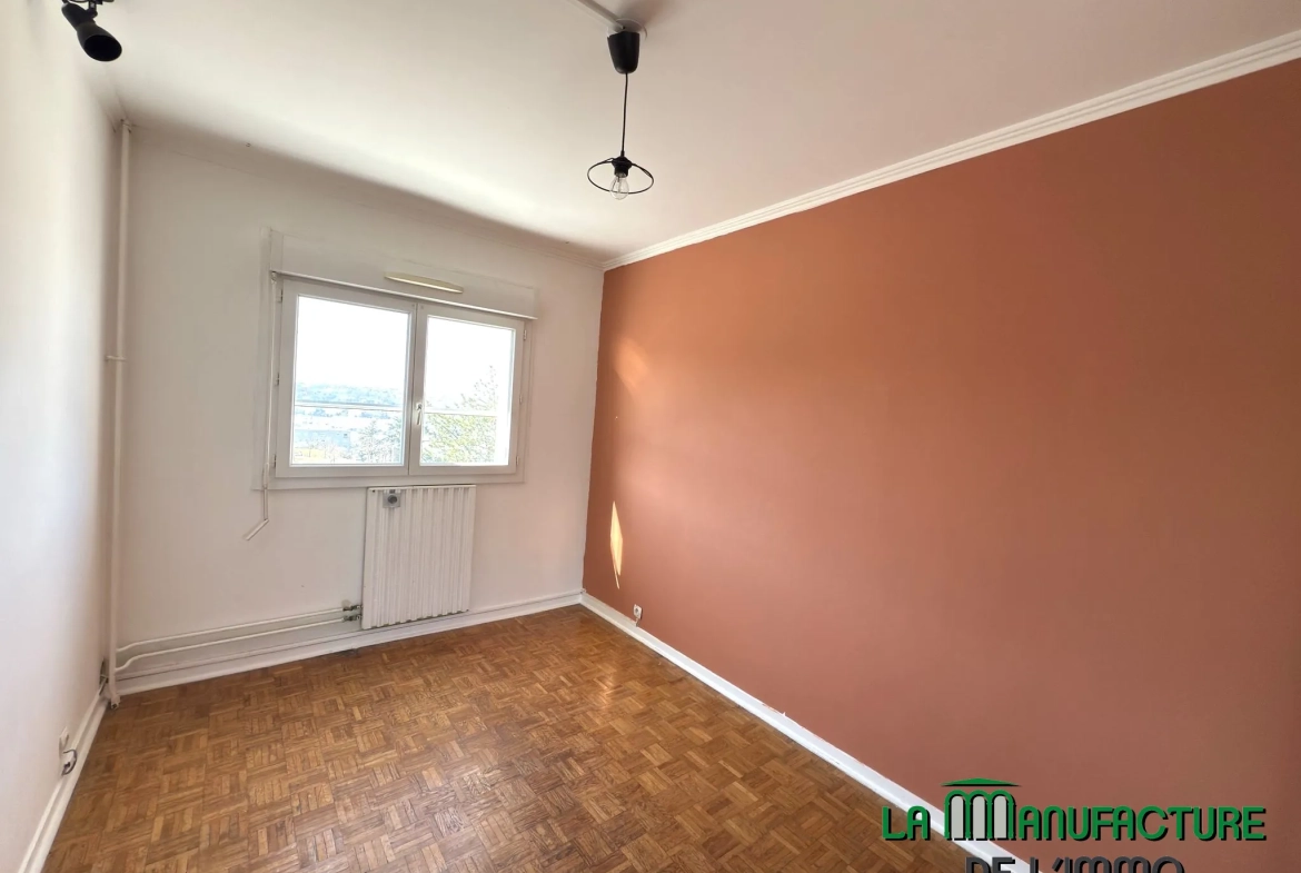 Appartement F4 rénové avec balcon, cave et garage à Montreynaud, Saint-Étienne 